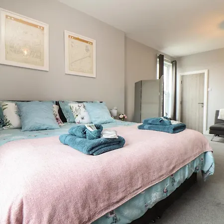 West Chambers Apartment *